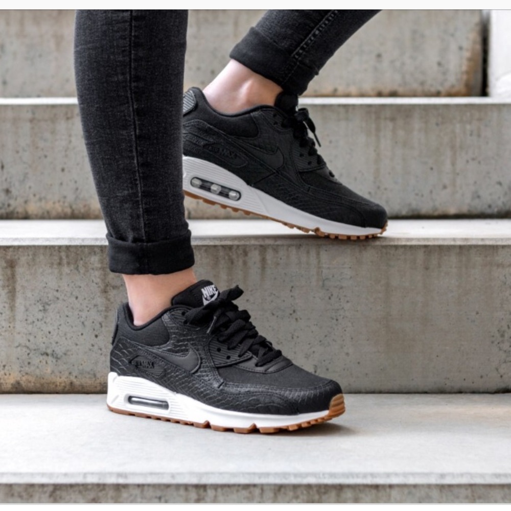 Barely worn Nike Air Max 90 Premium Women’s Shoes